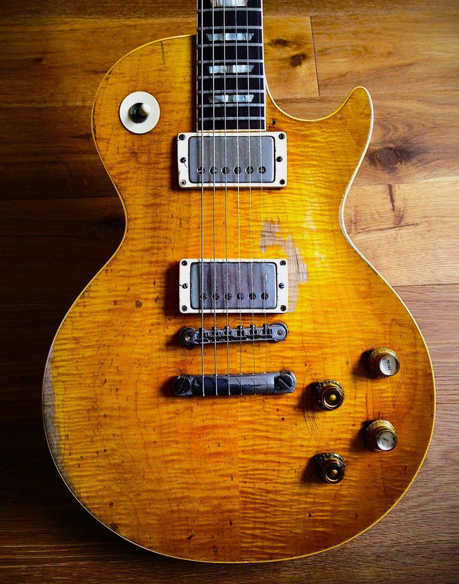 1959 Gibson Les Paul Standard 'Greeny', made famous by Peter Green and Gary Moore and currently owned by Kirk Hammett #guitar #Gibson #FamousGuitars #PeterGreen #GaryMoore #KirkHammett #GibSunday