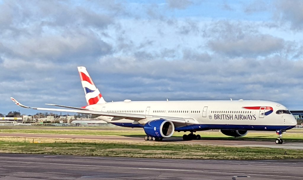 Speedbird Julie ✈️🍾🥂❤️⛸️ tweet media