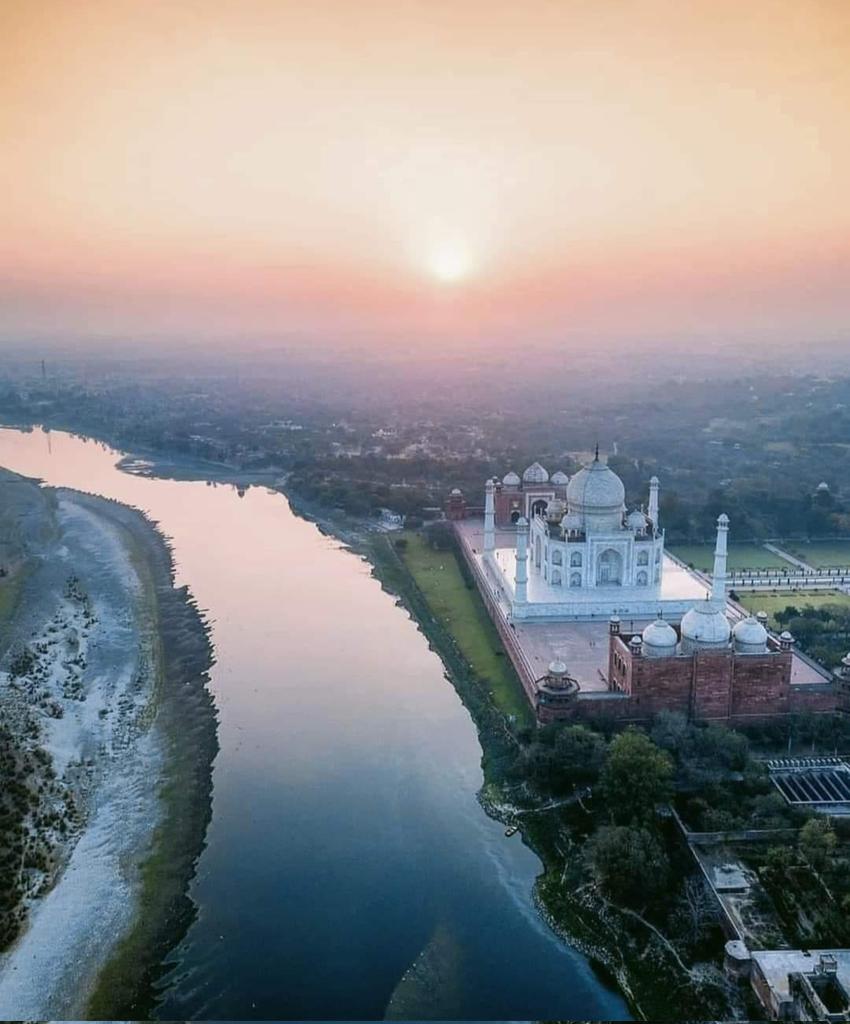 Taj Mahal, Agra, 🇮🇳

Photo Credit : @Billions_786R