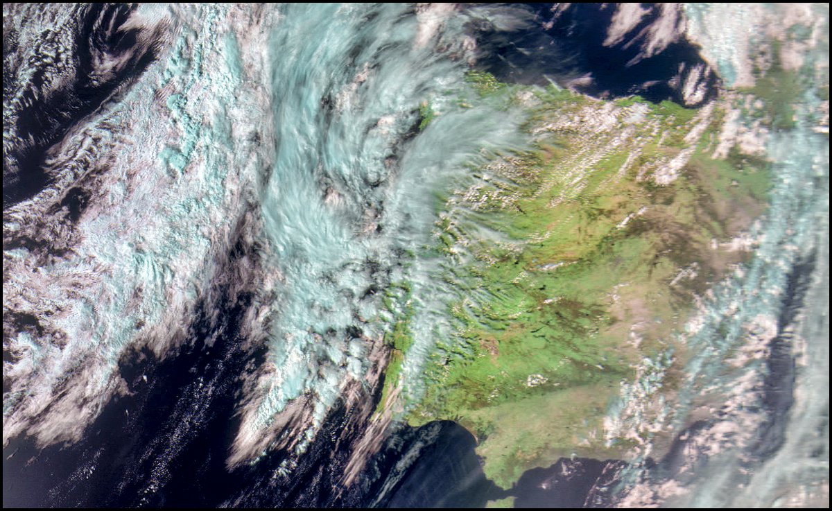 #MeteorM24 33º W @Nooelec #qfh @SDRPlay #rsp1a @aang254 #satdump, Recorte de la #PeninsulaIbérica, la #borrasca entrando desde el #Atlántico sobre #Portugal. Saludos!