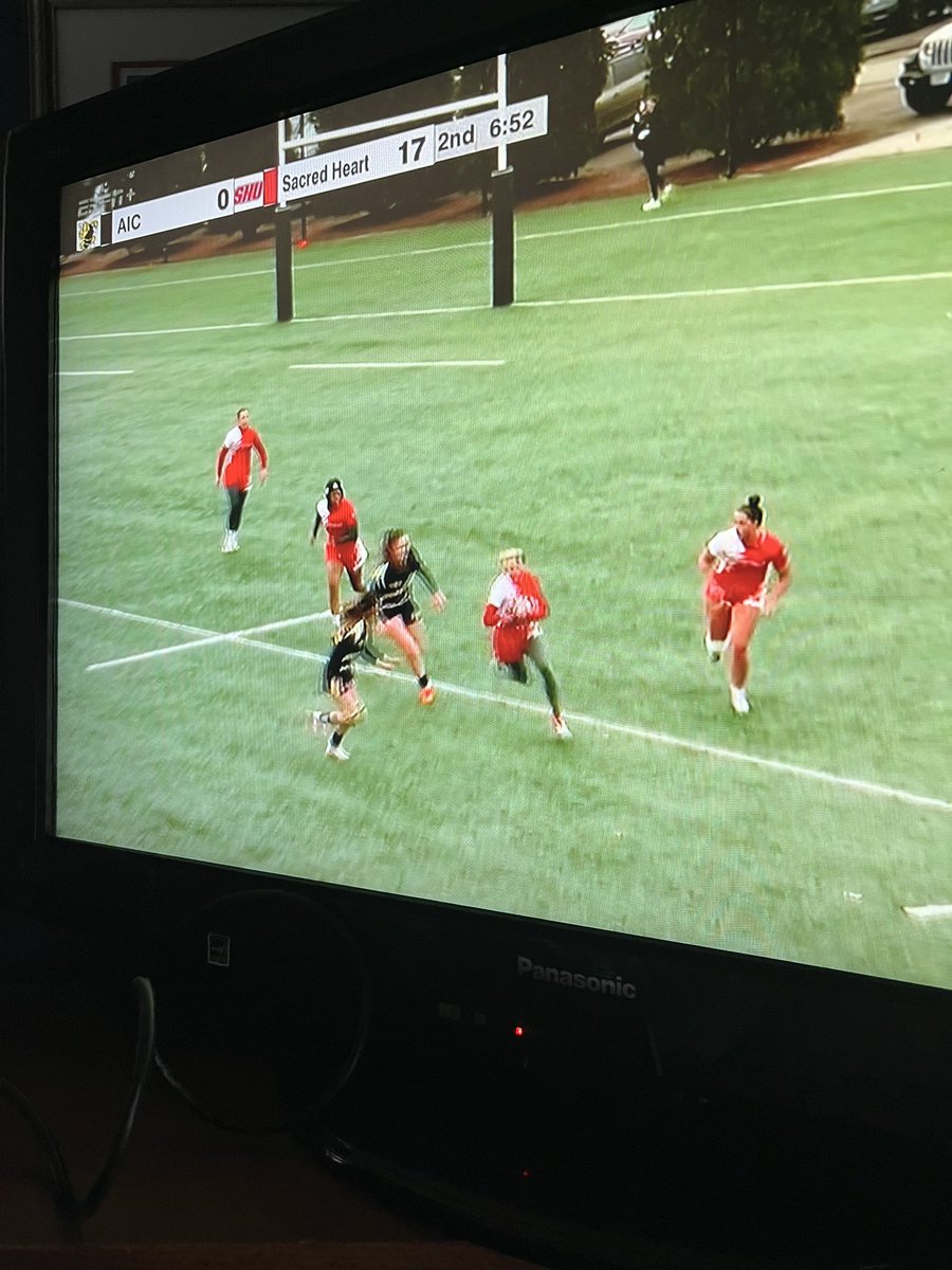 Pretty cool to watch one of our former players on @ESPNPlus! Nice take on the kickoff Josie! Go @SHUWomensRugby