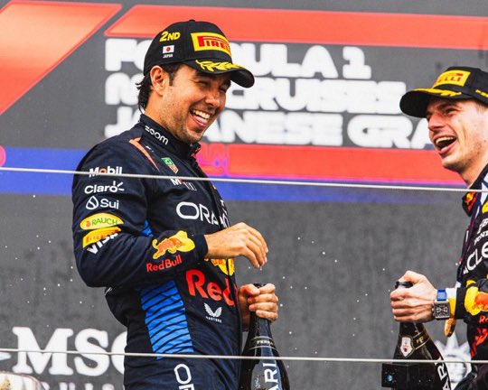 #F1 Todo es alegría en Red Bull. Checo Pérez tuvo un muy buen fin de semana en Suzuka y sigue sumando puntos importantes para sí mismo y para el equipo. A este paso su renovación con Red Bull no debe sorprender a nadie. Van tres 1-2 en cuatro carreras. #JapaneseGP