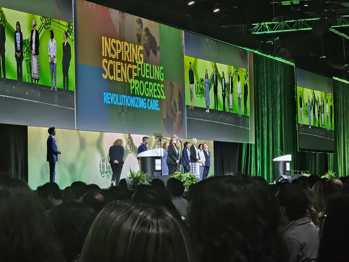Starting my first #AACR24 meeting. Inspired by Team Womb, winner of AACR team science award for work on Lynch syndrome-associated endometrial cancer. Also, random - like the musical interlude between speakers at the opening ceremony & ❤️ ASL on center stage.