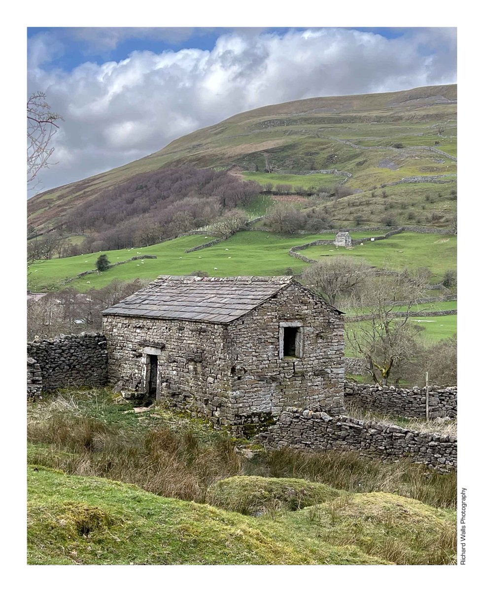 I've been locked away doing accounts all day, so here's a phone shot from yesterday looking towards Kisdon #Swaledale #YorkshireDales.