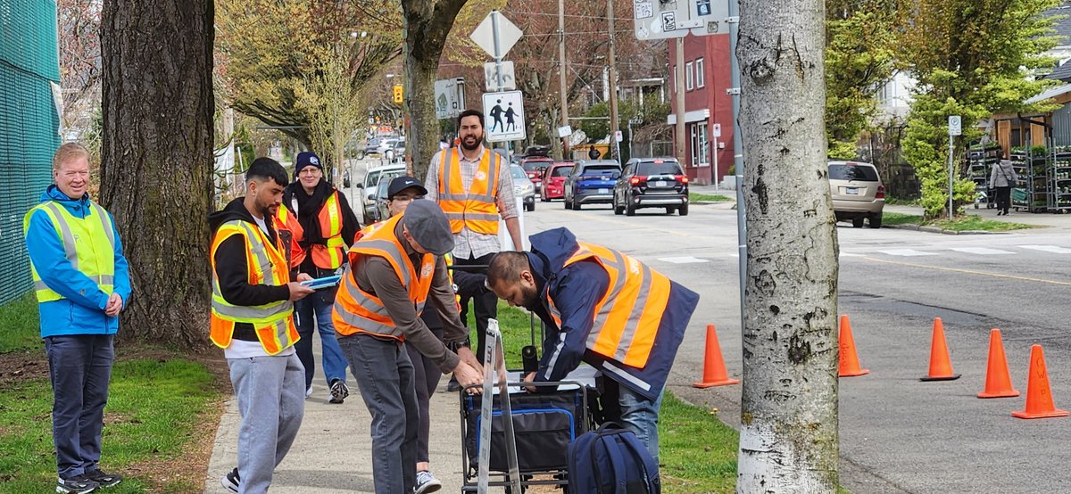 Thank you @RoadSafety_Paul for taking the time to share your #RoadSafety  knowledge with our #volunteers #teamwork #VanCommunityPolicing #vpd. #EveryMomentMatters @vantagepointbc 
@Govolunteer_BC   Check out your local CPC for great volunteer opportunities