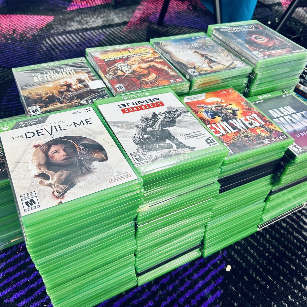 LimitedRunStore's tweet photo. We just got in 200+ SEALED &amp; CIB #XBOX One and Series X games!

They’ll be hitting the floor soon!

What are you hoping to see??

#LimitedRunRetail #limitedrungames #foreverphysical #videogames #retrogaming #microsoft #xboxone #xboxseriesx https://t.co/cb5i8Q1iSE