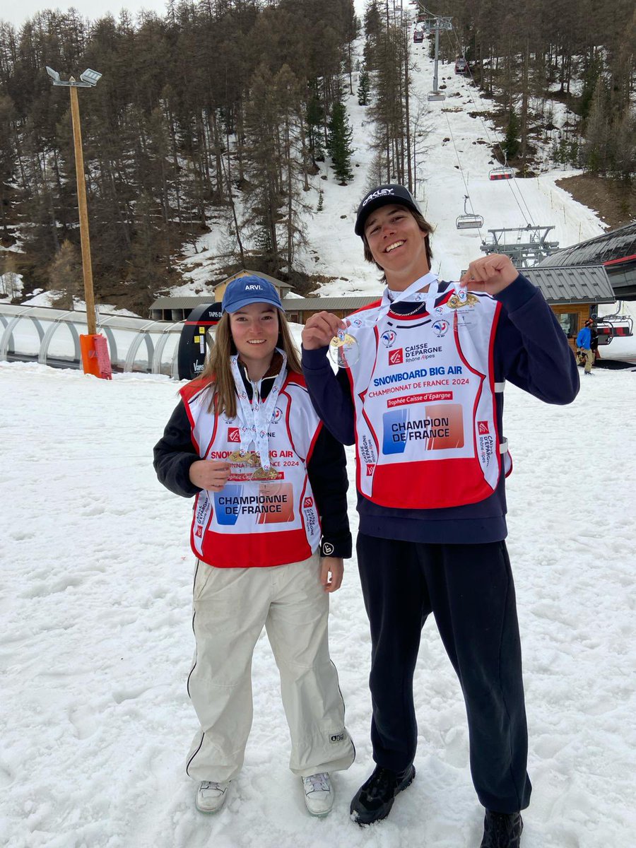 BIS REPETITA ! Après le Slopestyle, Anouk Tronchet et Romain Allemand décrochent le titre national en Snowboard Big Air. 💪🏻