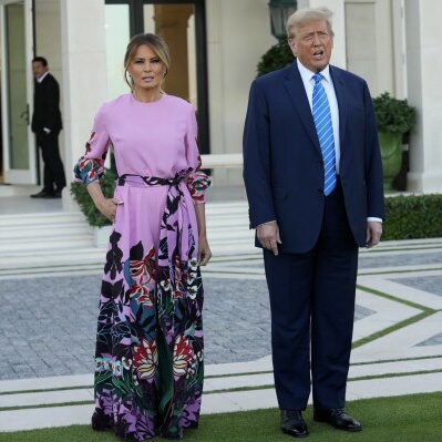 The thought Trump texting; Melania, get the fuck out there and stand next to me for three measly minutes', is not far fetched😂

#Happycouple