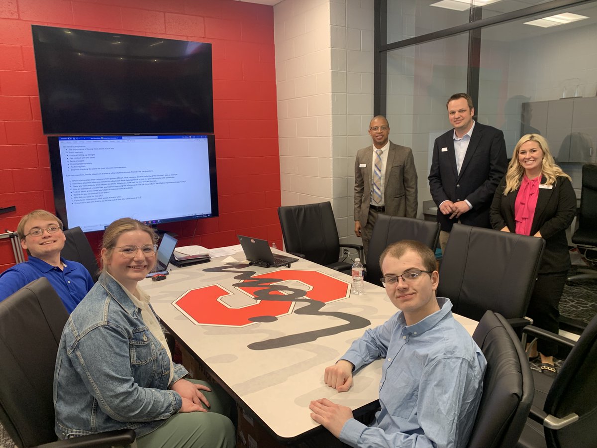 Recently, @EntergyArk participated in a regional workforce development event for high school seniors in the Searcy area. ❤️ Our team coached these students on interview etiquette and résumé building. 🤝 #WePowerLife