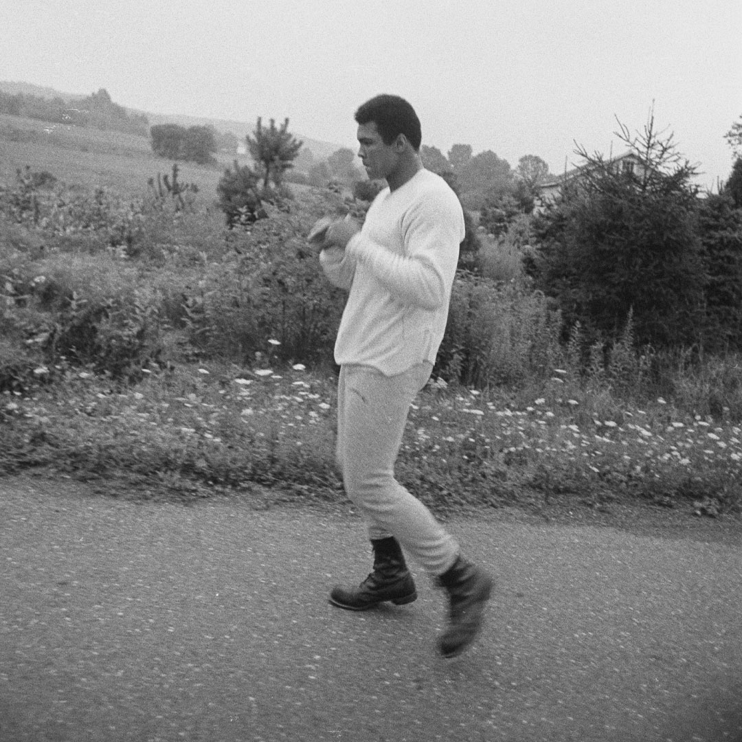 Ali typically wore simple sweatsuits when training. His trademark style was a grey sweats and boots. He is seen many times wearing this style of outfit when he did road work training, including in The Philippines during the Thrilla in Manilla fight.