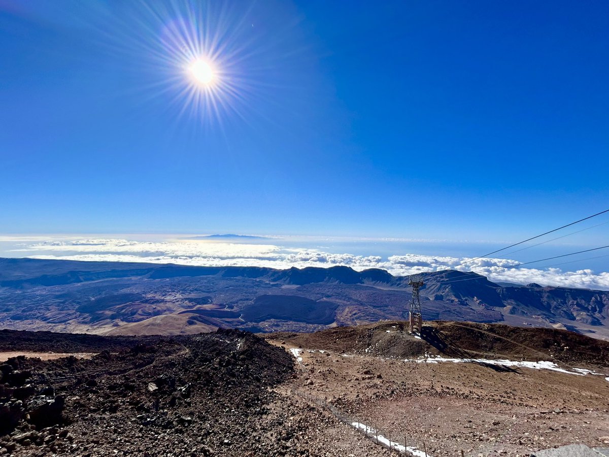 Bagged another volcano, this time Teide on Tenerife (view from the ascent and as close to the top I could get at 3,500m) above the clouds 🌋