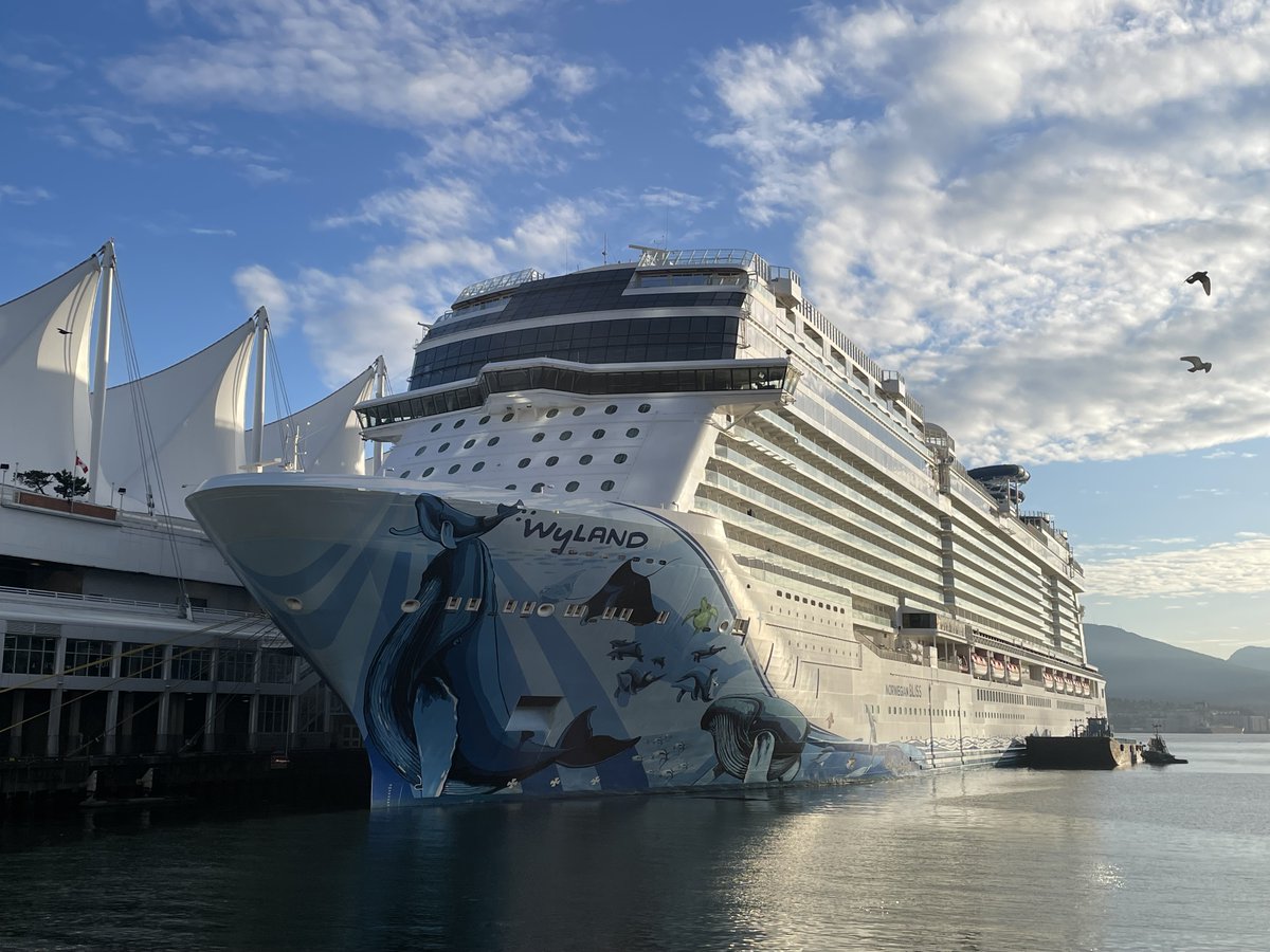 The Norwegian Bliss was docked at Canada Place earlier this week. Did you catch a glimpse of the waterslides near the edge of this cruise ship by @cruisenorwegian? 🚢 🌊💦