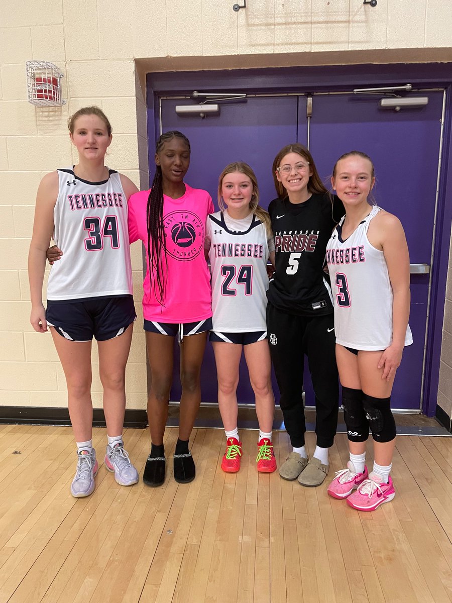 Friendships are more valuable than wins! Great seeing some of the Team West All Stars today at the Showtime Shootout! I’m so proud of all of you! @BremerKadie @Ro_Garner @emmamill09 @AudreeRiehn_28 @HowieSomp
