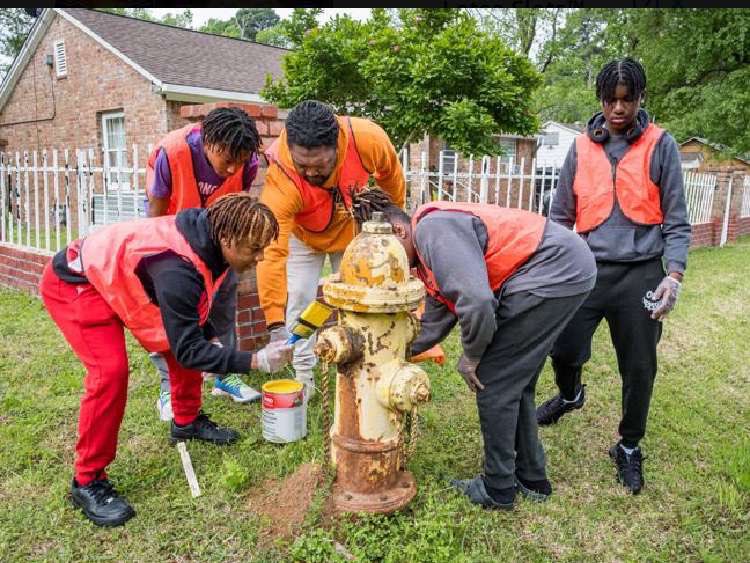 JaKai_Mitchell1's tweet photo. Serving the community #helpwhereyoucan #mycity #longview @DomeniaMitchell @longviewgameday @YAthletesF @Coast2Coasttc @Td2Major @LSUfootball @rs_experience_ @JonahW409 @coachjohnking @ContactsCollege https://t.co/TOM90pLdp4