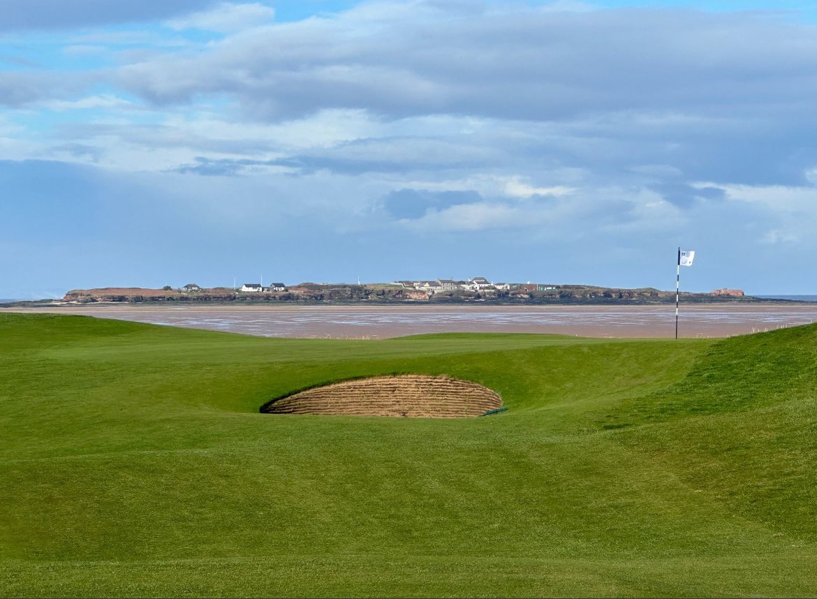 We’ve seen some really incredibly windy conditions at #RLGCHoylake today. It’s 30mph into the wind on a 110 yard shot. What club are you hitting?