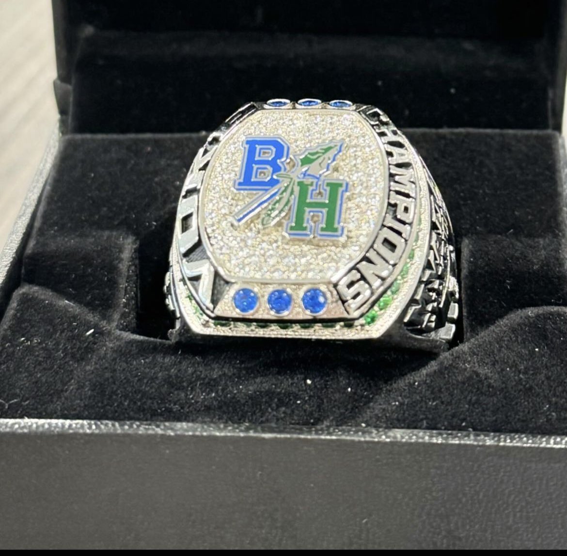 It was a special week at Blue Hills, our Voke Championship Rings came in. Thank you to Ken @awardguys for putting it all together. It’s almost time to start climbing the Mountain again. As always for us, The Voke Title is everything. #runthedamnball @MVADA4
