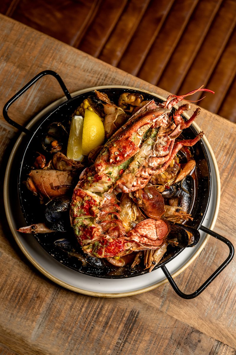 Make your way to Sankey’s for a mega taste of the States! 🦞 This Louisiana seafood boil has become legendary at our Seafood Kitchen & Bar, and for good reason, making for a finger-lickin’ good meal at Mount Ephraim 😋 #seafoodlovers #shellfish #weekendvibe #tunbridgewells #kent