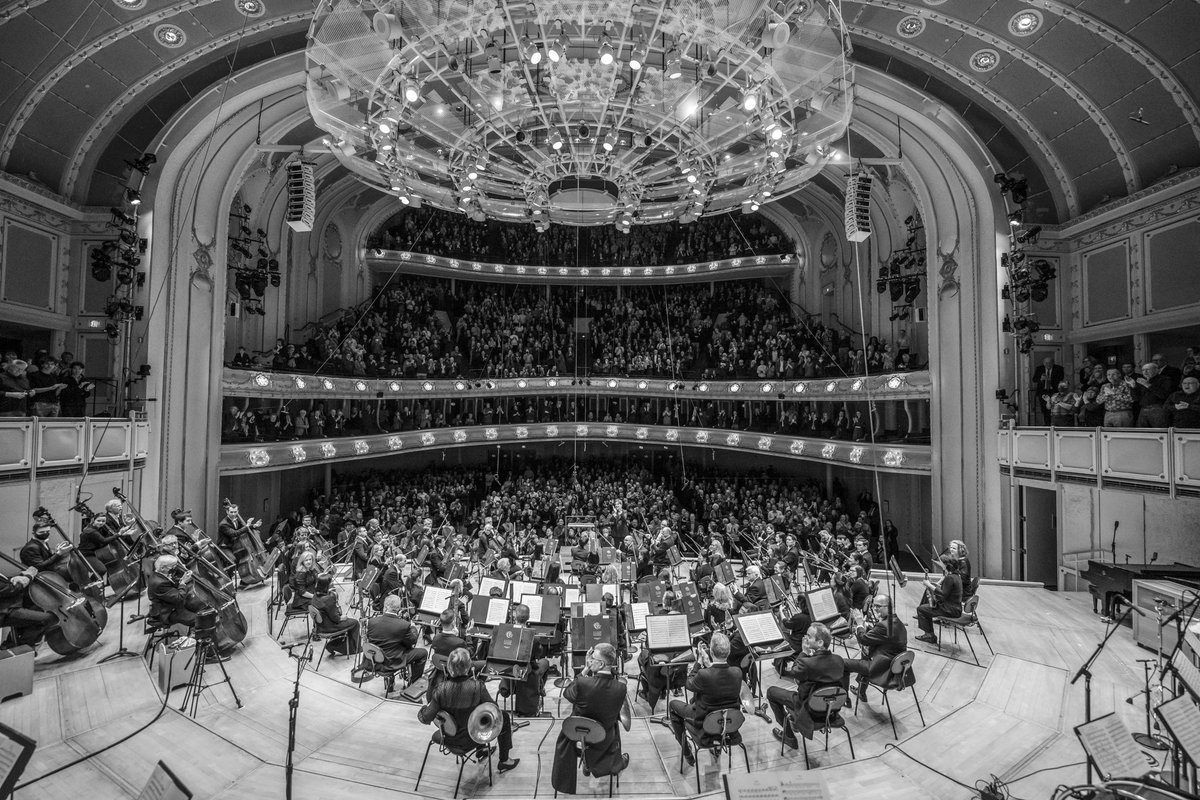 Thinking back to the most wonderful time in Chicago the past week. An extraordinary orchestra in a great city, I am so much looking forward to the future together… Thank you for the kind messages and congratulations dear friends! 📸 Todd Rosenberg