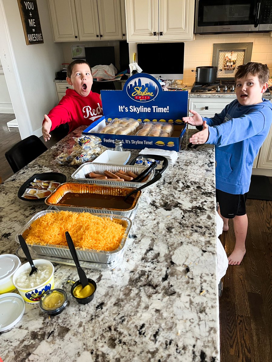 searSEE's tweet image. Went to @Reds opening day and grabbed a @Skyline_Chili coney kit for Easter brunch before heading back home to Chicagoland. I hope this remains an option because we def talked about it becoming a new tradition like no other. 🥰