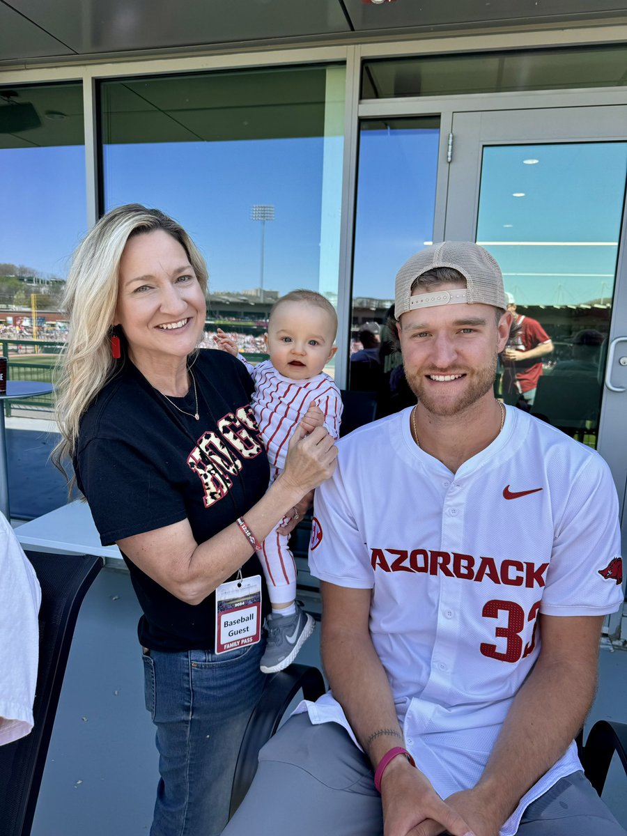 Great weekend in Fayetteville♥️⚾️ Hunter flew in & we drove up for a family reunion. He started throwing again slowly last week. It’s almost time! ⚾️♥️(first time seeing his nephew since January♥️)