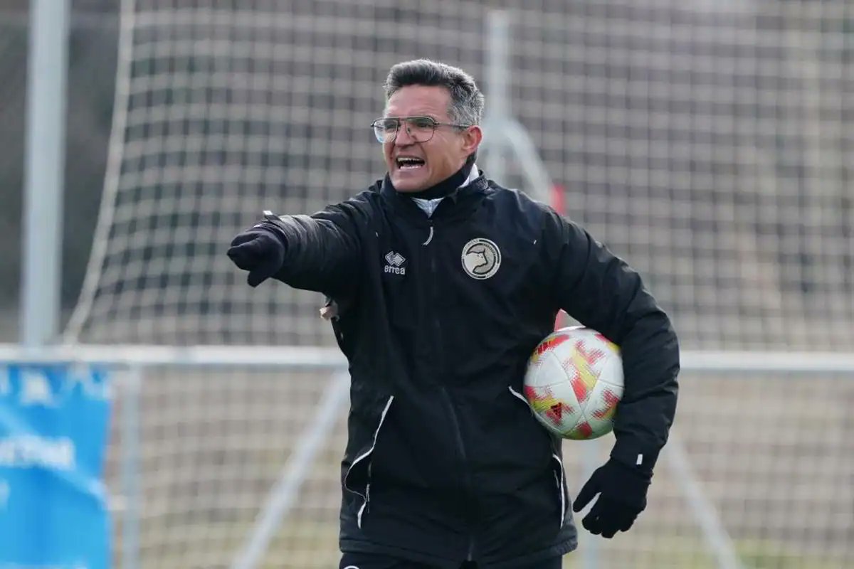 ℹ️ Han comentado en la transmisión de @OndaRojilla que suena el entrenador de @UnionistasCF para sustituir a Alessio Lisci en caso de que sea cesado el técnico italiano. Su nombre: Dani Ponz.