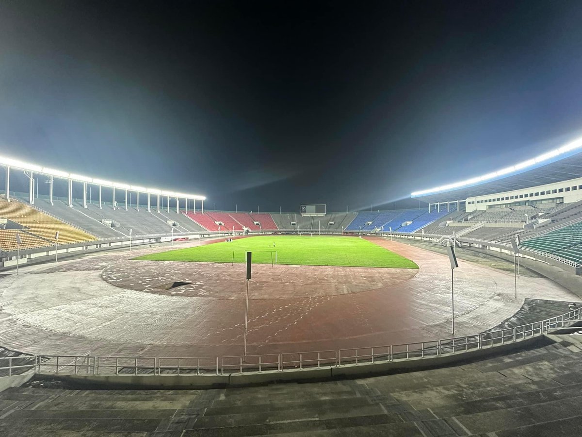 Jinnah Stadium Islamabad lit up for the first time ever to host Saudi Arabia in the 2nd round of FIFA World Cup Qualifier! ✨ Looks 🔥 Pakistani fani must be excited to witness the night matches! 🇵🇰⚽ 📸 @haider_rover #PakistanFootball