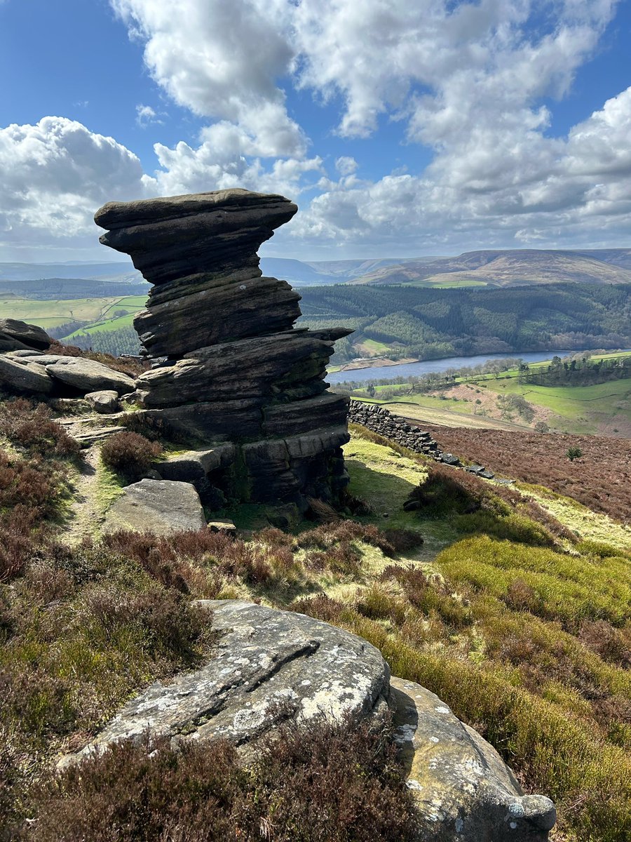 One of my favourite Peak District walks, with stunning views down to Ladybower Reservoir and the impressive rock formations, this place is one to explore again and again! 📍 Salt Cellar, Derwent Edge #PeakDistrict #hikingadventures #landscapephotography