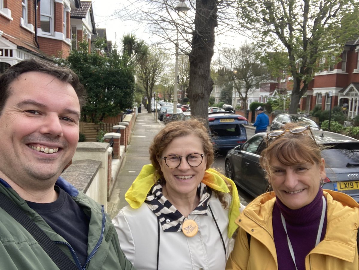 A successful canvassing session in Walpole ward #Ealing ahead of the London elections in May despite the high winds. Thank you to ⁦@CHerschLibDem⁩ ⁦@AthenaZissimos⁩ and ⁦@LibDemAlastair⁩ for joining me.