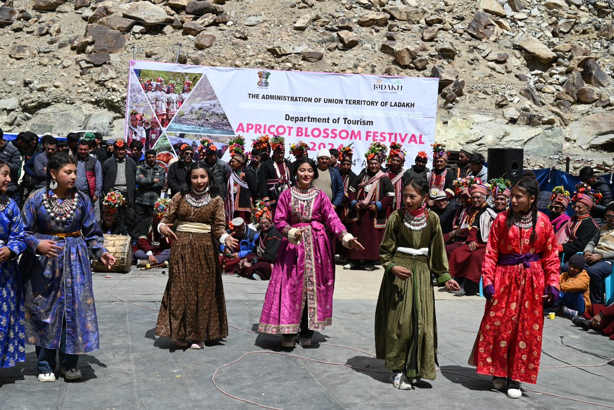 Department of Tourism Kargil today organized the second program of Apricot Blossom Festival in Darchiks village under the banner of 3rd Apricot Blossom Festival. @utladakhtourism @sectourismutl @Info_Ladakh @DDNewslive @ddnewsladakh 1/2