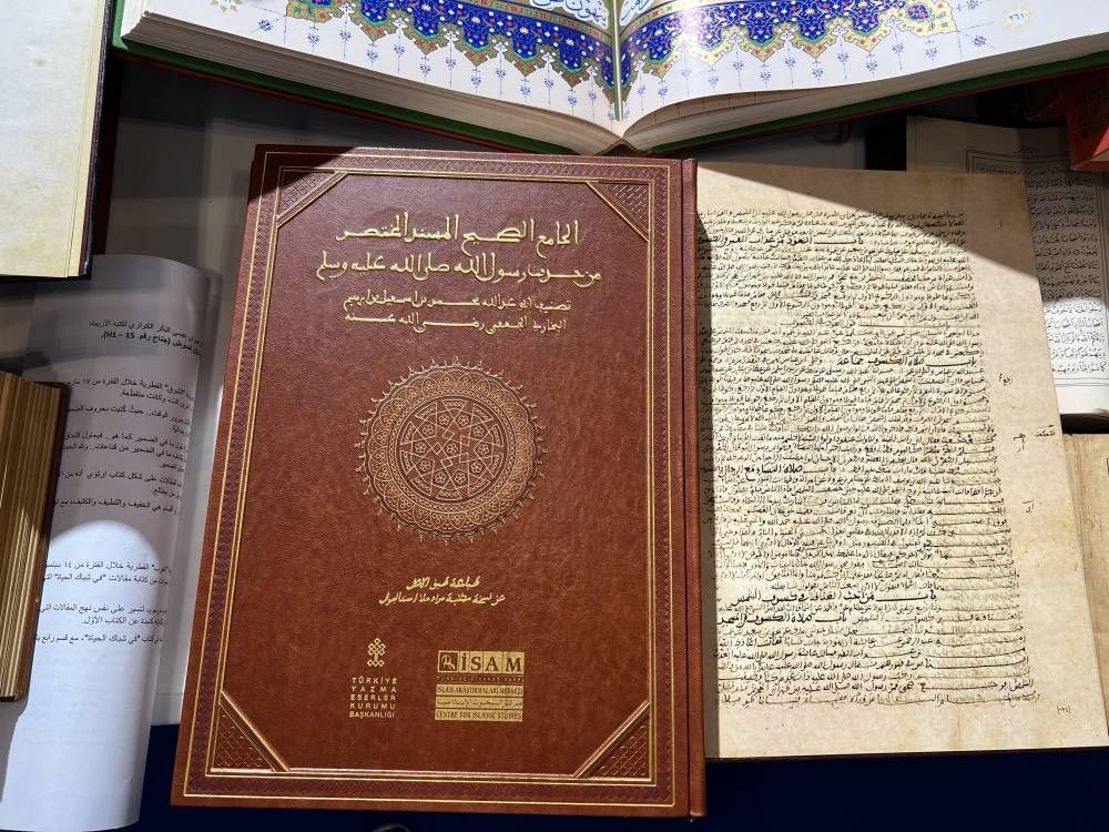 'Buharî'de (Hadis) görmek aynı sahabeden (sıhhat sebebiyle) işitmek gibidir'

Bediüzzaman,Mektubat,129