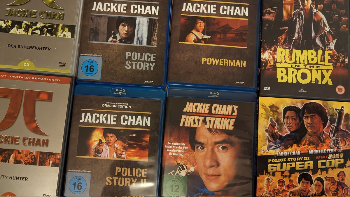 I enjoyed countless nights of fun in my youth watching heavily edited versions of #JackieChan films on TV with weird dubbing and misleading German titles. When I finally got the uncut versions they were even more fun! #PoliceStory is a masterpiece. Happy 70th birthday, Jackie! 👊🏼