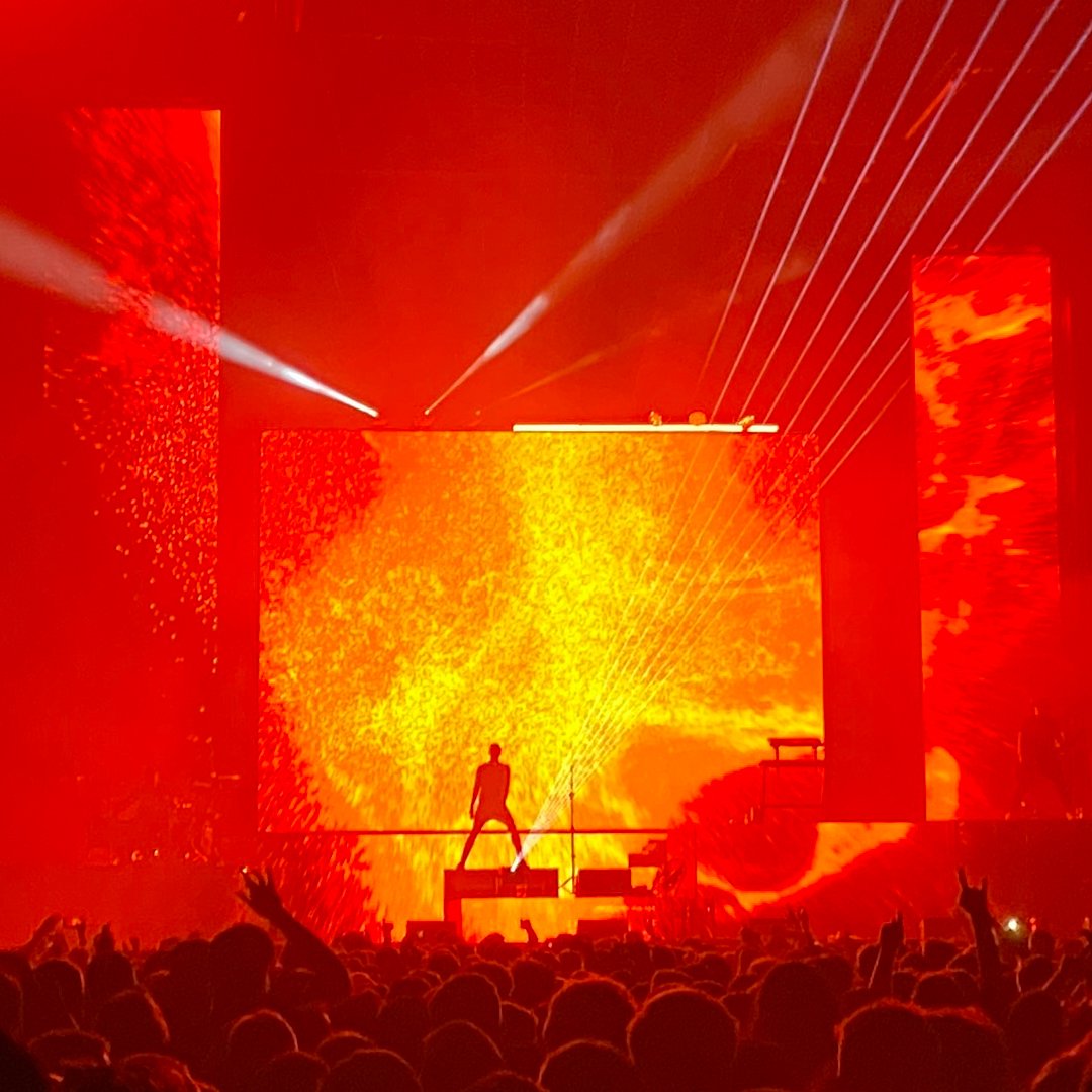 blinkinLAB's tweet image. blinkinLAB created some new custom visuals for @Pendulum recent arena tour of the UK. 
#LiveVisuals
#ShowGraphics
#LEDmapping
#DnB