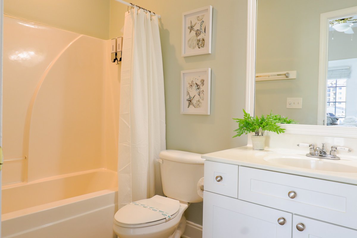 Our Seas the Day beach villa has 7 bathrooms, each stocked with towels, hand soap, body wash, shampoo, and conditioner.

#vacationrental #airbnbsuperhost #airbnb #myrtlebeach
