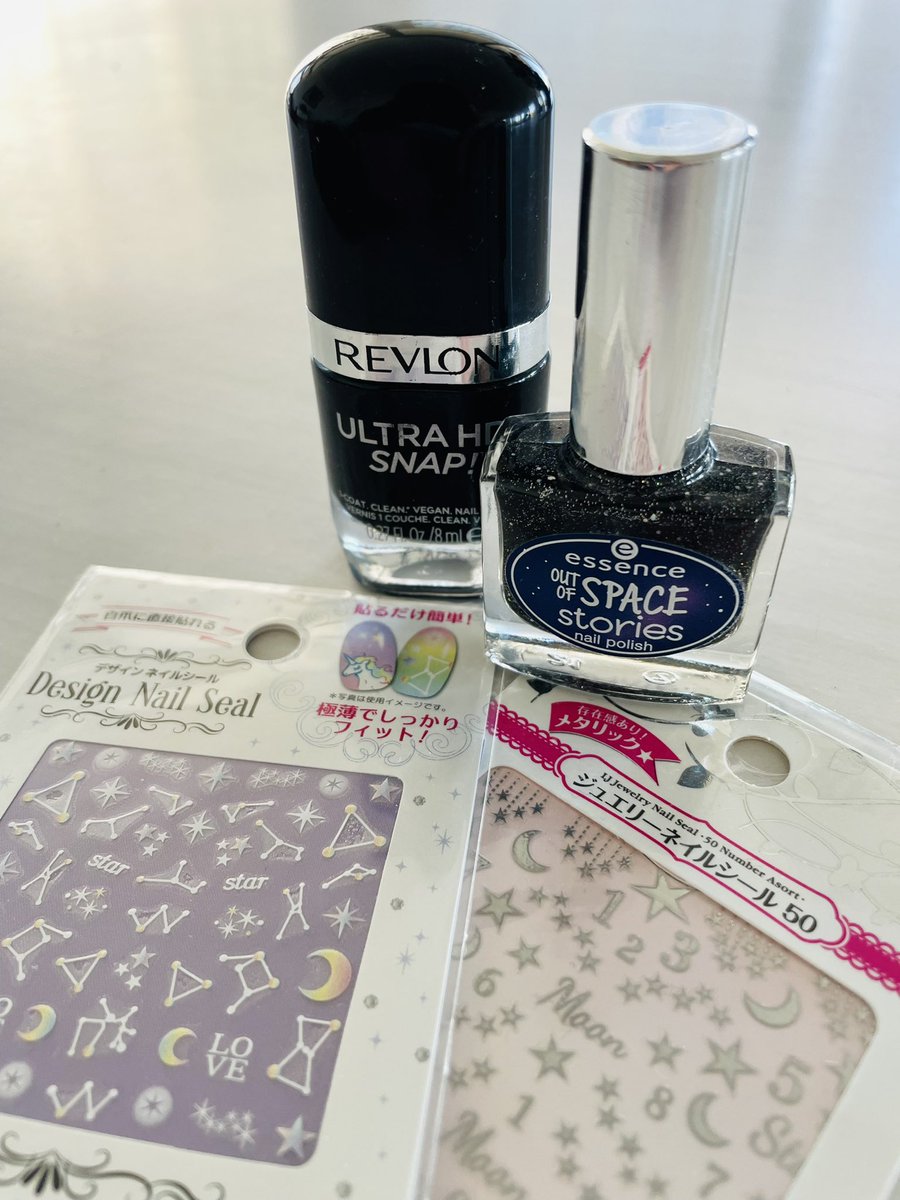 Was going to do an eclipse manicure with some long-neglected Japanese ¥100 shop nail stickers but I have lost my enthusiasm due to that forecasted cloud cover.