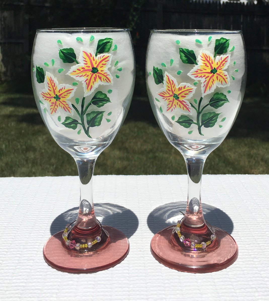 etsy.com/listing/242646… #wineglasses #summerglasses #paintedglasses #SMILEtt23 #MothersDay #CraftBizParty #etsyshop