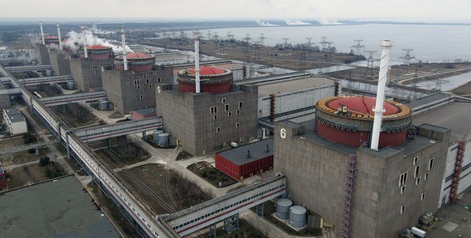 ❗️The International Atomic Energy Agency (#IAEA) stated that the protective structures of the main reactor of the #Zaporizhzhia Nuclear Power Plant were struck by at least three direct strikes, IAEA Director General Rafael #Grossi reported.