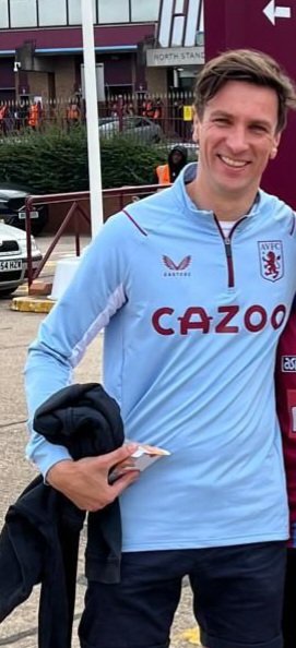 A Holte Ender in the Sky way too soon. Seb was 38 when he collapsed on the pitch and died two days later. He loved the #Villa, due to be at #villapark for Lille game. Would mean so much to everyone left behind to have applause and HITS belting out on 38 mins

#avfc #UTV #VTID