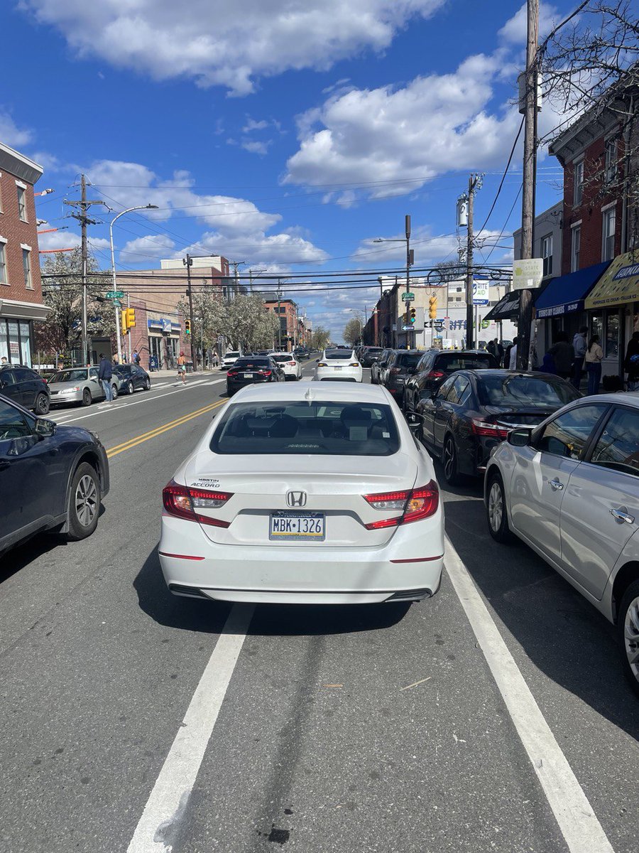 ArcherHarmony's tweet photo. @PhilaParking #unblockbikelanes Fairmount Ave, around 3:55pm, 4/7/2024 https://t.co/T0Yt2rc6F1