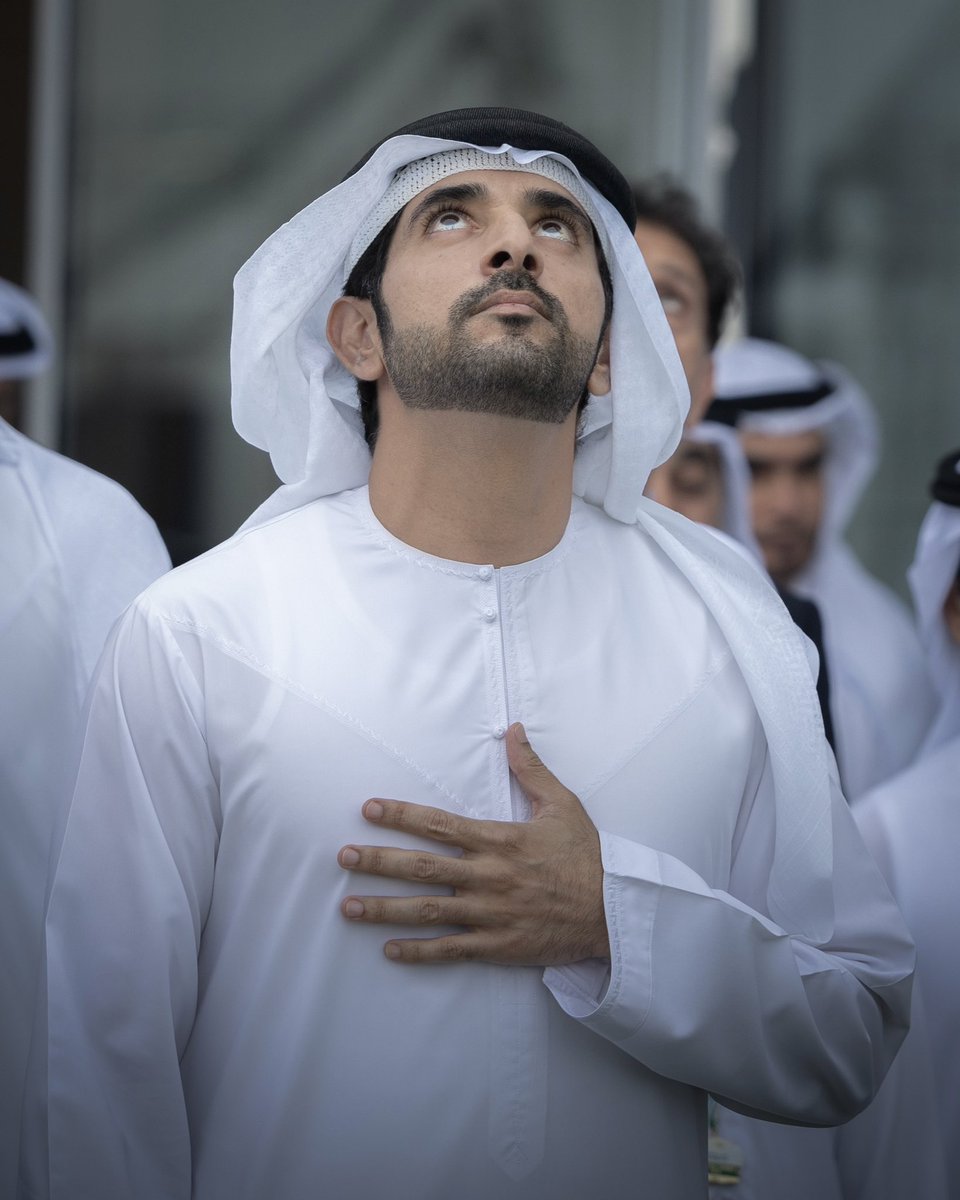 لــو خـذيـنــا مـن سمـوه نـظرتـه
شفتوا أهل الأرض دايم في السمـا
#فزاع #Fazza