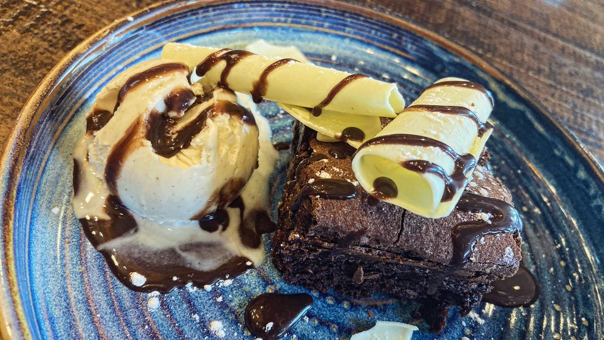 You can’t beat a nice dessert 😋 #chocolatebrownie