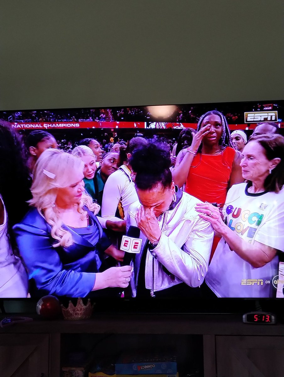 THATS WHAT IM TALKING ABOUT 😭😭😭😭😭😭😭😭 #gogamecocks #nationalchamps #NCAAWBB