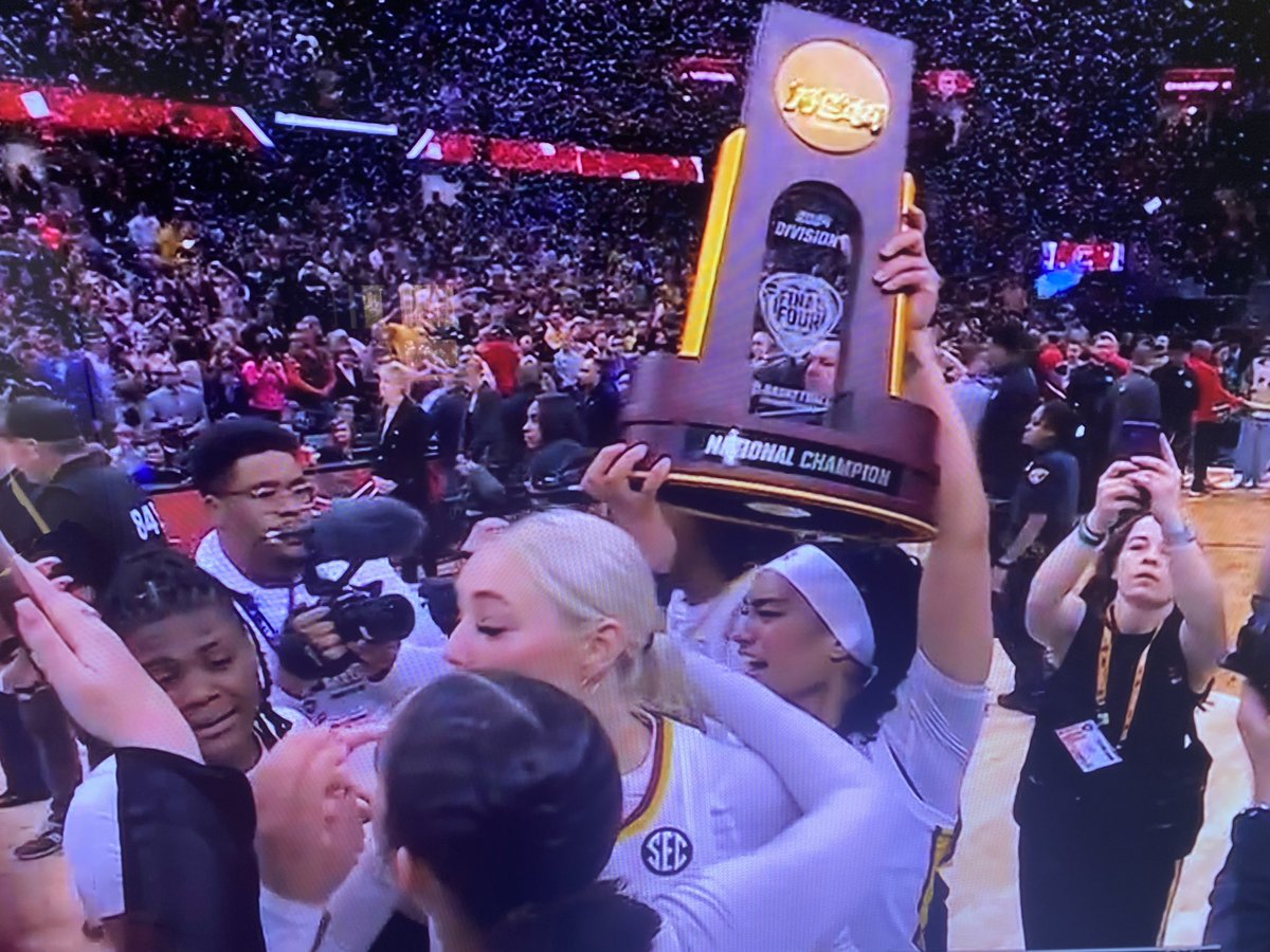 Congrats to Oceanside native and La Jolla Country Day grad Te-Hina Paopao.

National Champion. 🏆