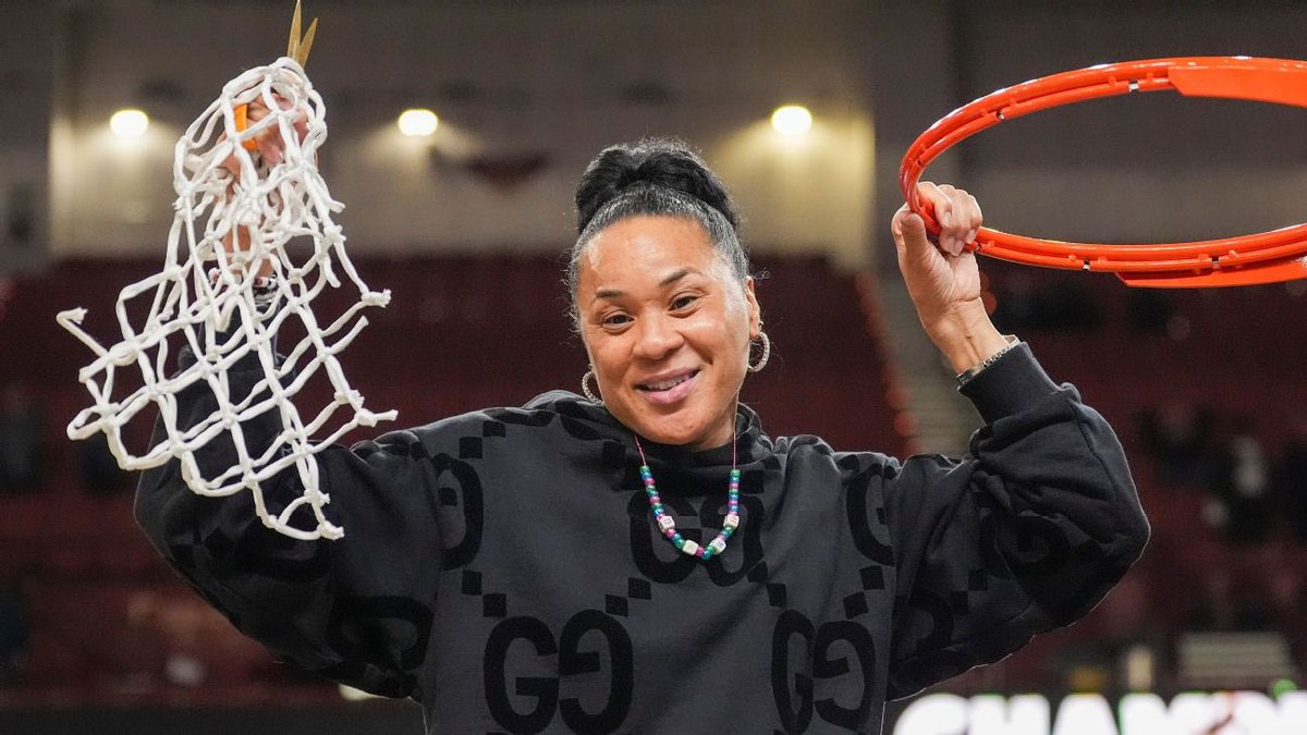 Dawn Staley makes history as the first Black woman coach to win 3 NCAA titles!👏🏾