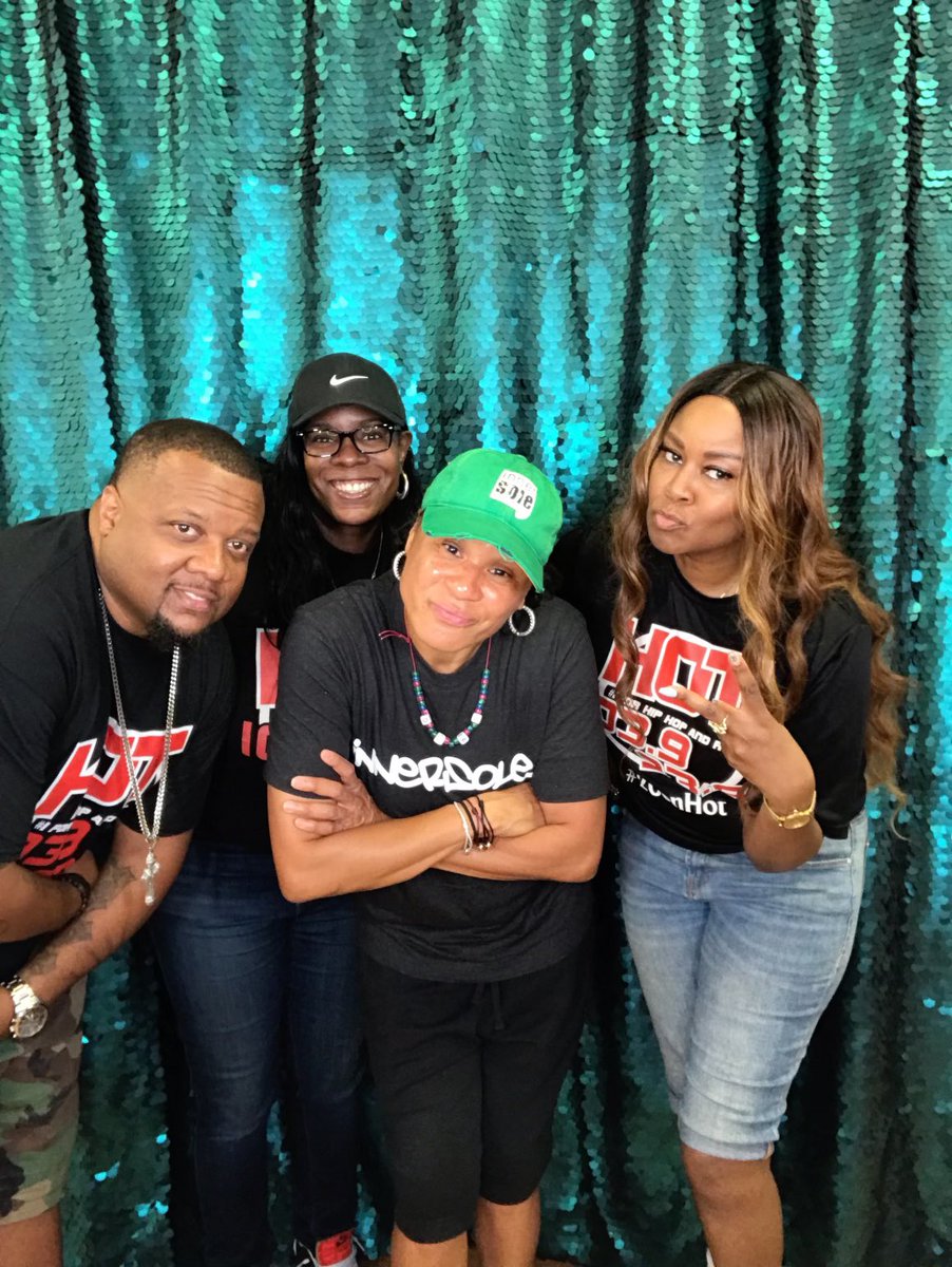 #UNDEFEATED #PERFECTSEASON 3X #CHAMPS 🏆🏆🏆Congratulations to #CoachStaley @staley05 and @gamecockwbb on winning another #NationalChampionship #Champs  #UofSC #GoGamecocks @get2knowneek @djphatboi @mahoganysteel