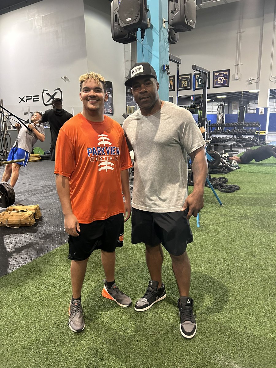 Thank you @carllawson55 for hosting me and the opportunity to train at XPE Fort Lauderdale @xpe_sports Met Baltimore Ravens former RB Jamal Lewis @Tony_Villani_ @ChuckHsmith