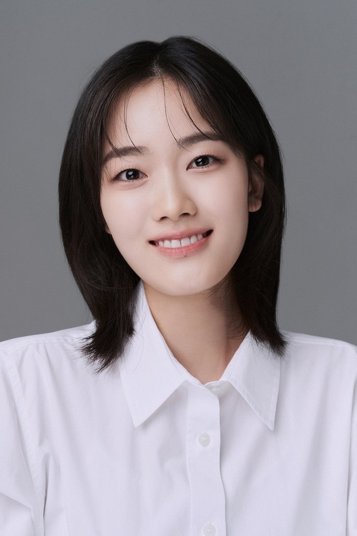 #ChaeWonBin é confirmada no thriller da MBC #TheIntimateTraitor. Ela fará o papel da filha única do protagonista, interpretado por #HanSukKyu;

A atriz novata #HwangHyunJung está escalada para o drama da jTBC #TheWomanWhoPlays, ela será Seung-Hee, uma garota animada e confiante.