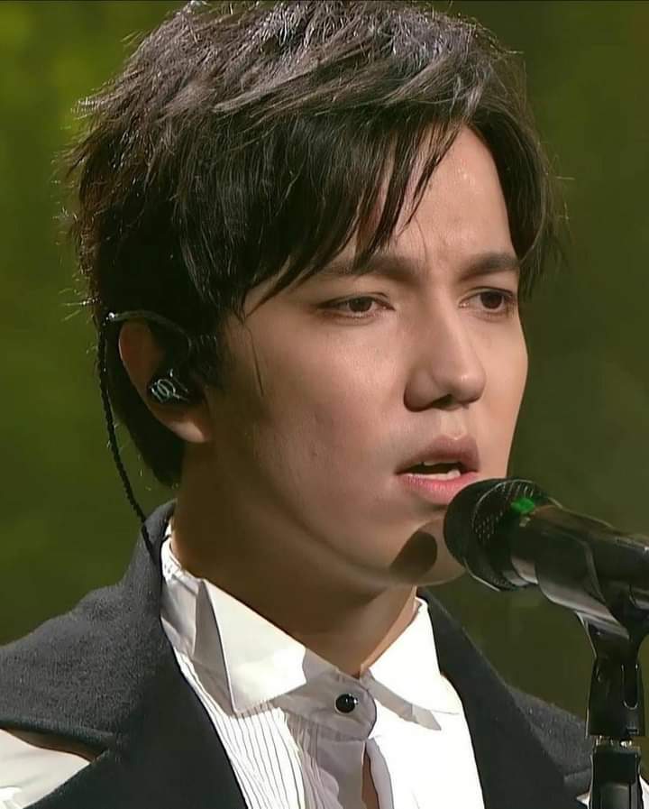 @MarinaDears @Fanclub_phoenix @dimash_official The wings of freedom carry us to unimaginable heights.”

KAZAKH NIGHTINGALE   

#WhenIveGotYou 
#DimashConcertBudapest