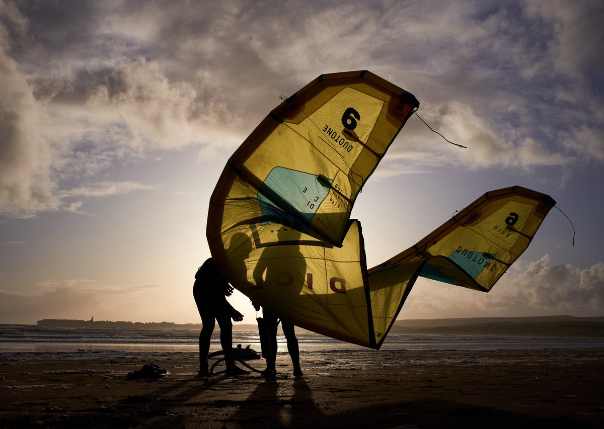 #kitesurfers prepare to take to the water at Lahinch earlier this evening. #dayoff #leica #visitclare ⁦@wildatlanticway⁩ #clare