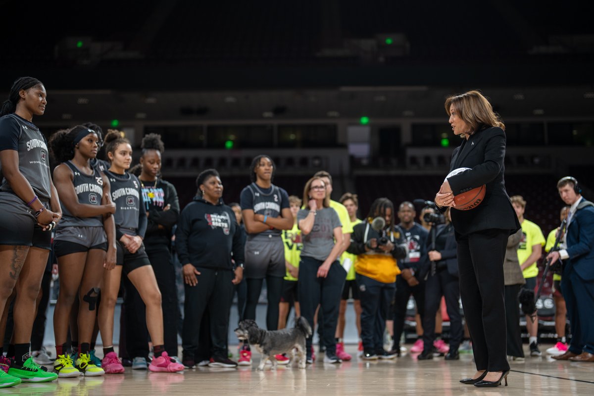 What a great game. Congrats to the 🐐 @dawnstaley and @GamecockWBB on a perfect season.