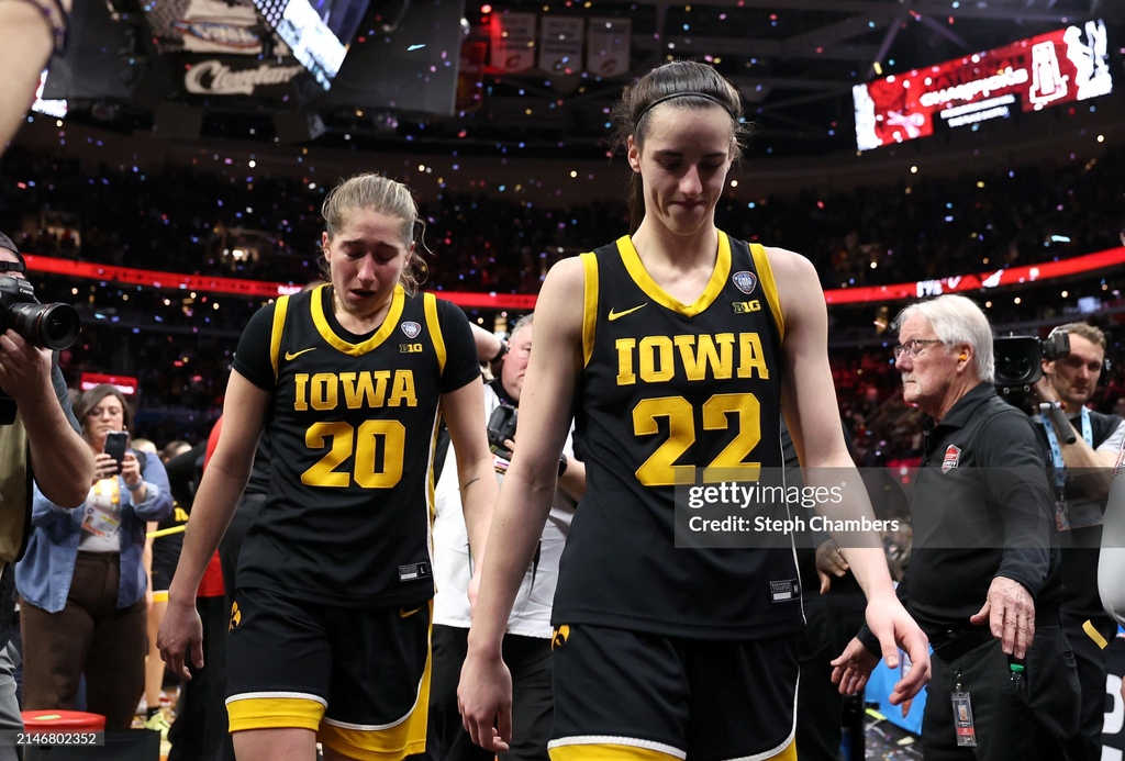 Caitlin Clark of the Iowa #Hawkeyes walks off the court in her final college game after losing to the South Carolina Gamecocks in the 2024 #NCAA Women's Basketball Tournament National Championship game 📸: @StephChambers76 @MarchMadnessWBB #NCAAWBB #MarchMadness #WFinalFour